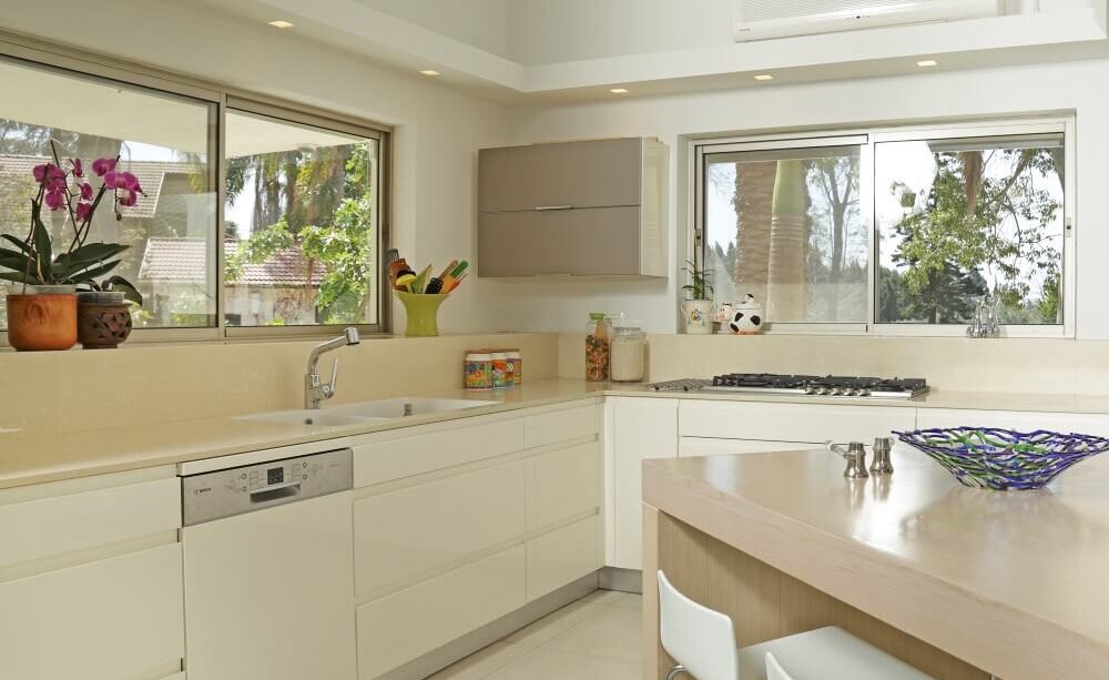 מטבח מעוצב של אבי לנגר תכנון ועיצוב פנים