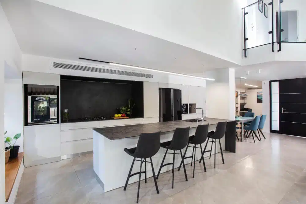 מטבח בשני חלקים