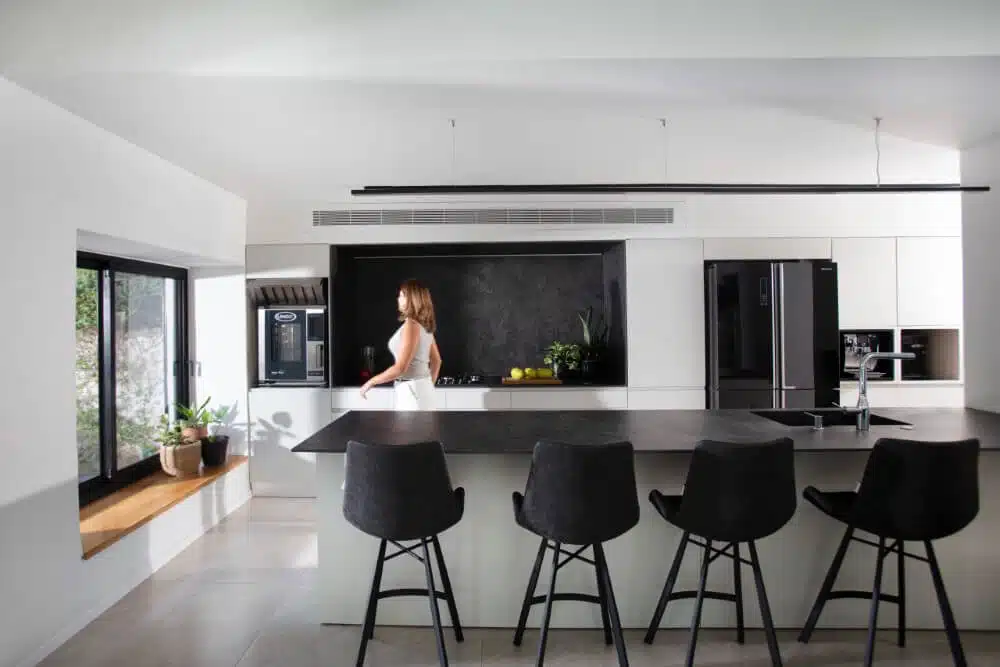 מטבח בשני חלקים