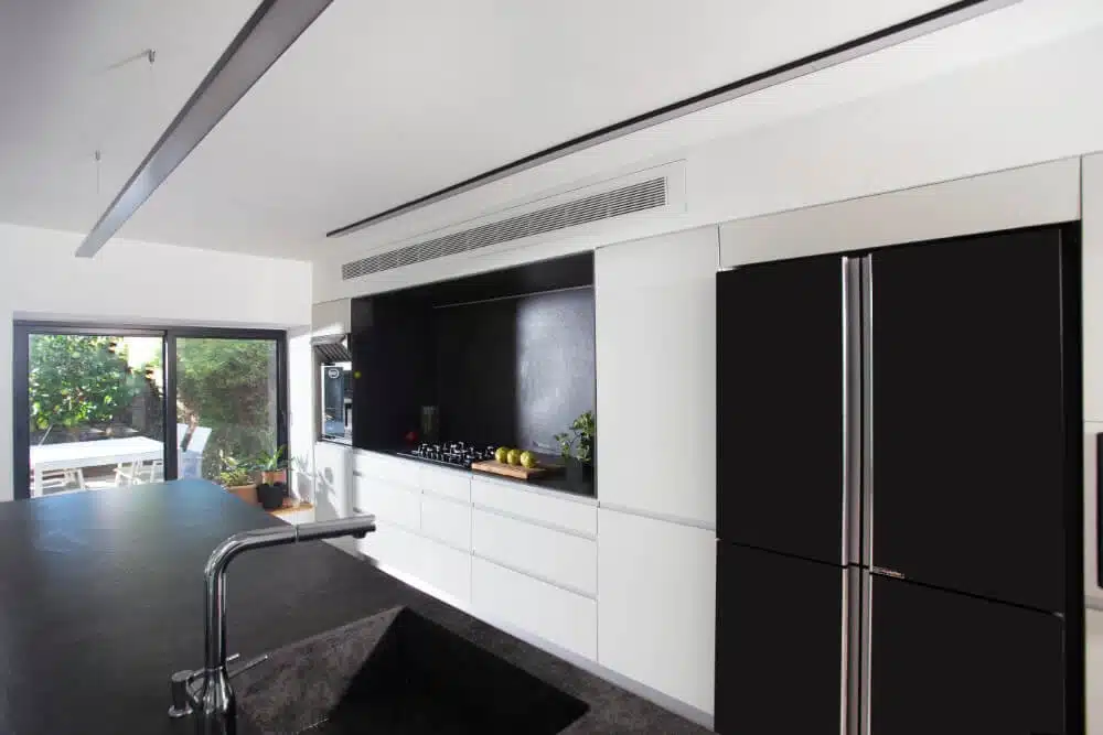 מטבח בשני חלקים