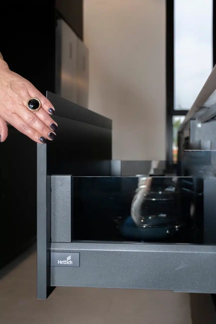 מגירות לסירים