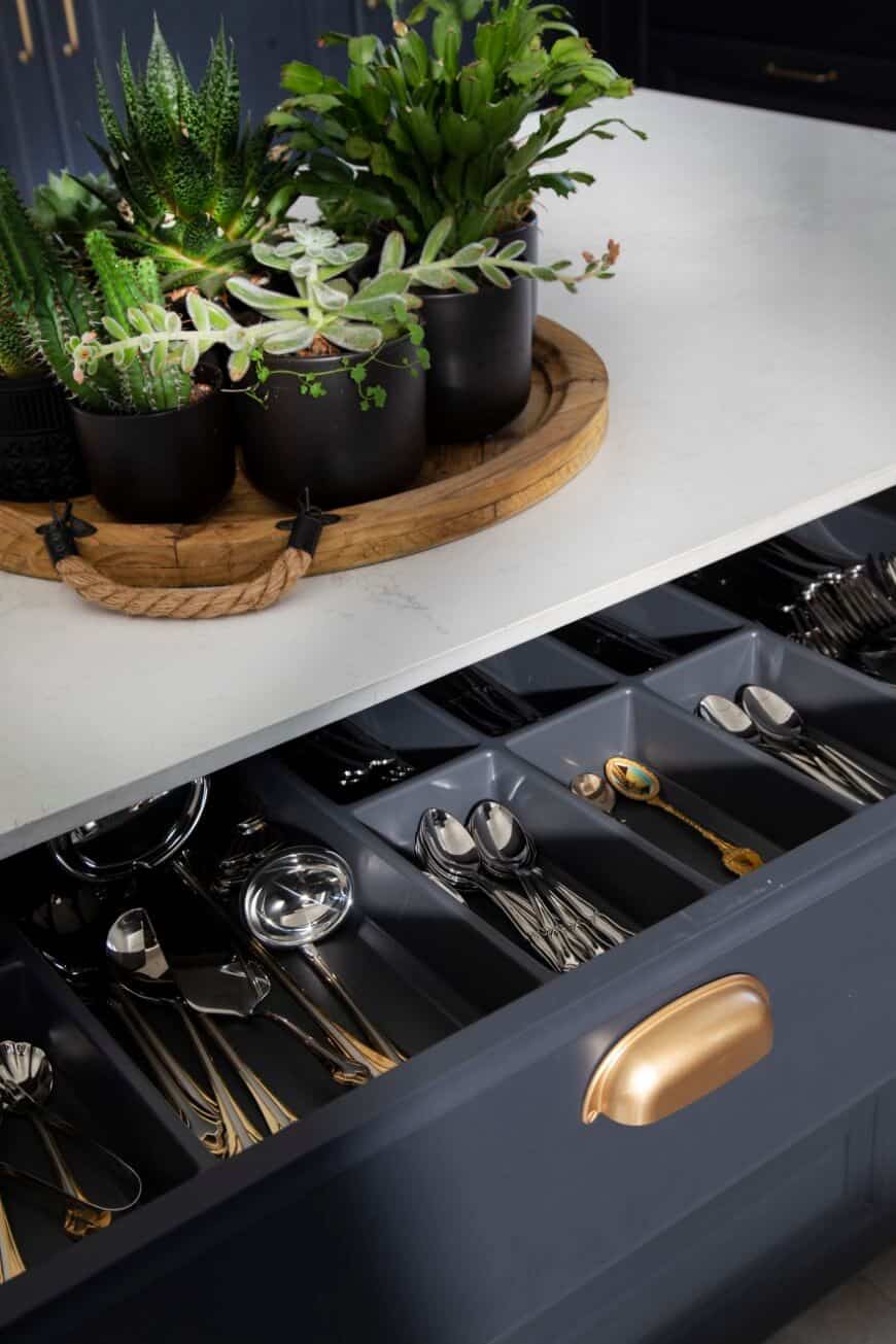 מגירות סכו"ם