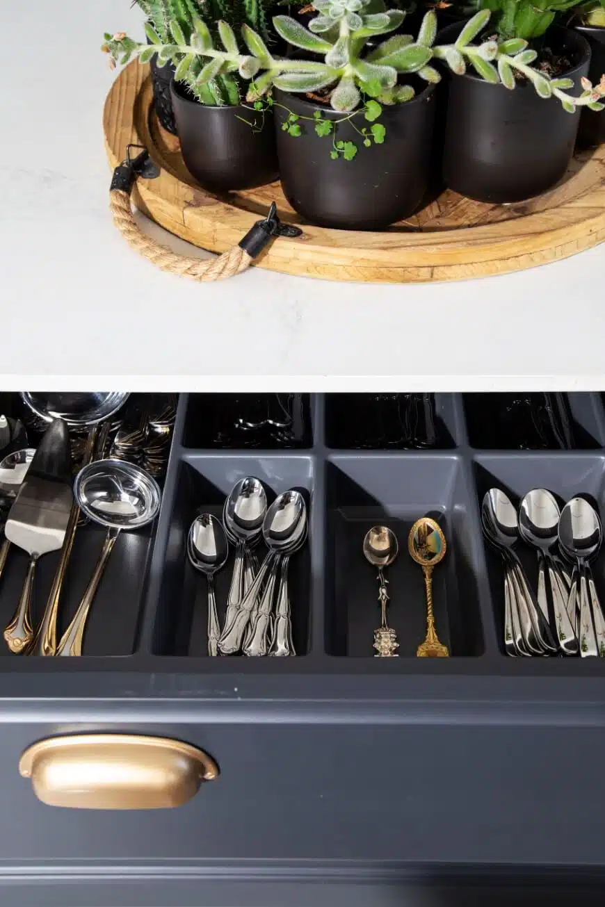 מגירות סכו"ם