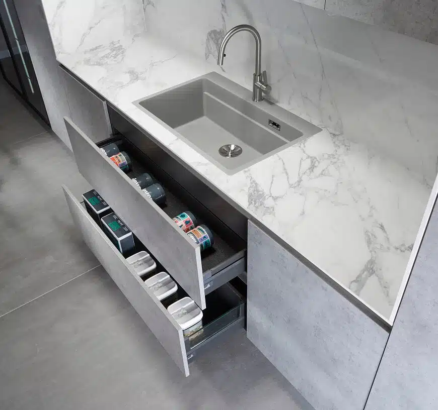 המגירה שמתחת לכיור