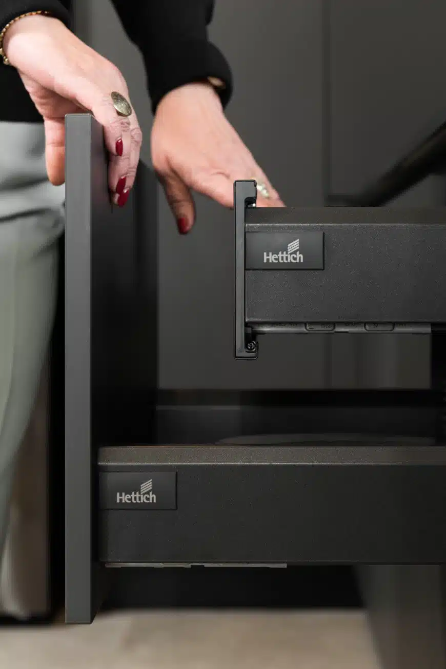 מגירות חיצוניות ומגירות פנימיות