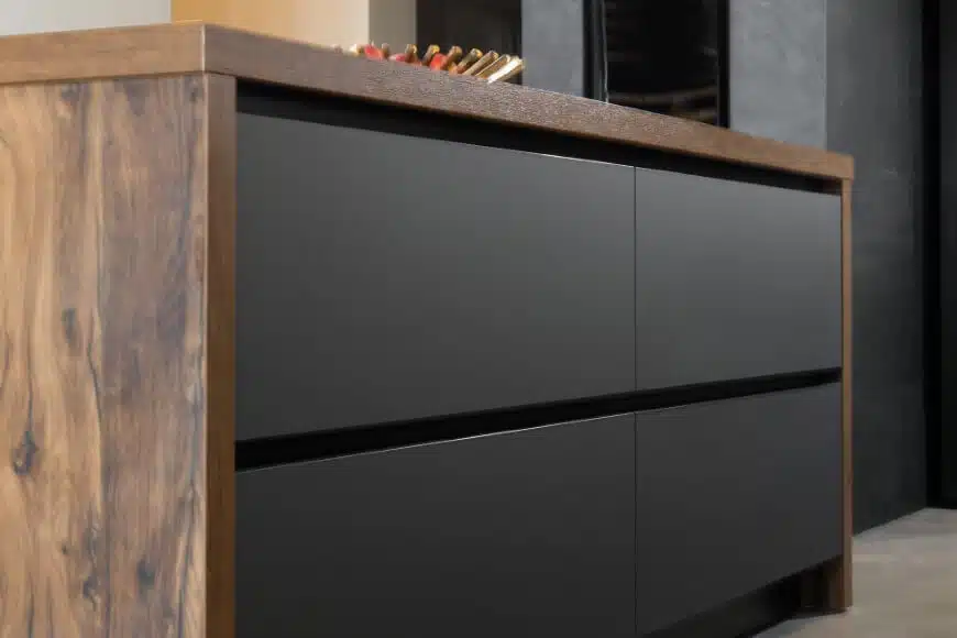 מגירות חיצוניות ומגירות פנימיות