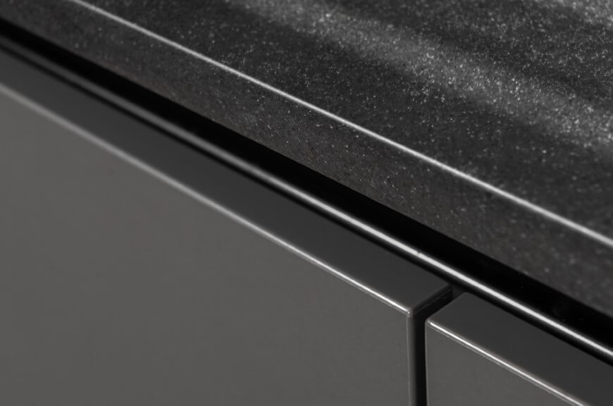 מגירות חיצוניות ומגירות פנימיות