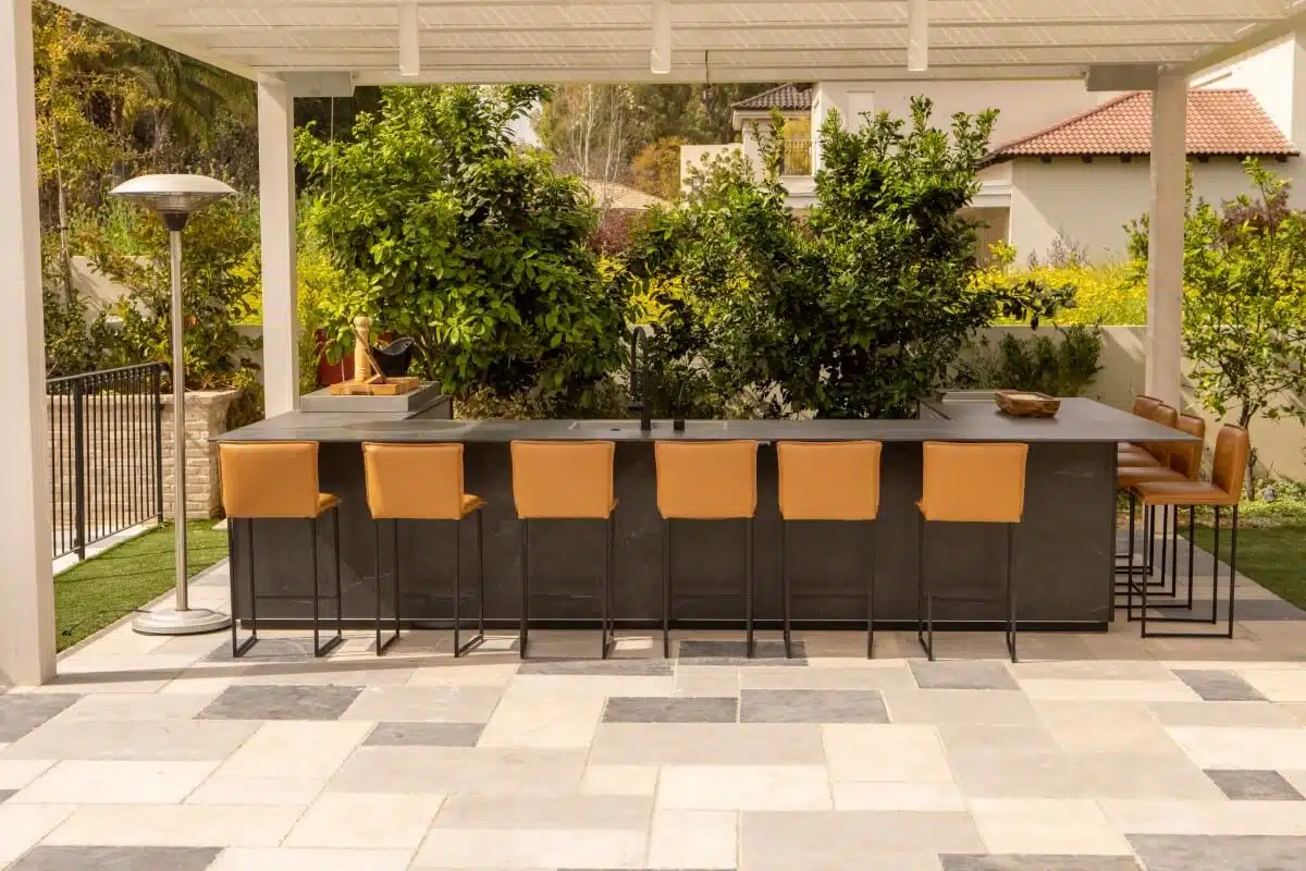 מטבח חוץ עם פינת ישיבה