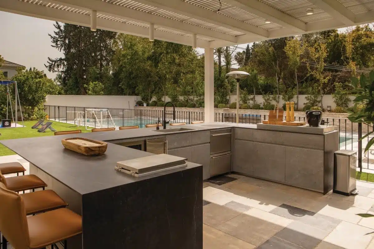 מטבח חוץ בצורת ח