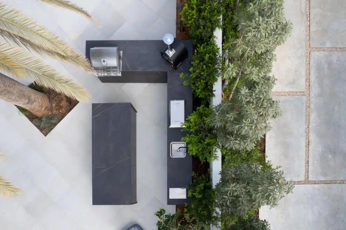 מטבח חוץ בצורת ר