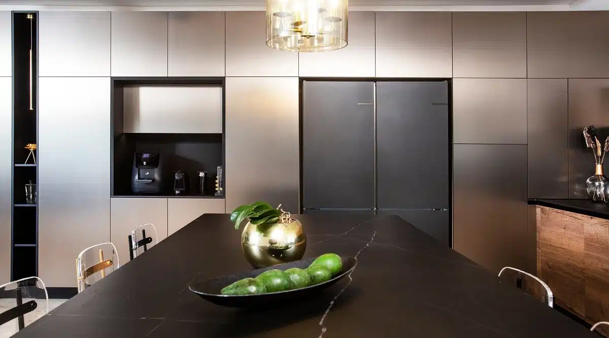 מטבח בצבעי מטאל